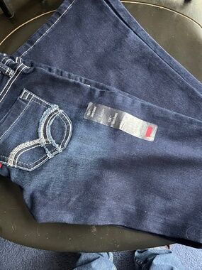 Womens levis 524 skinny bootcut jeans!! Size 3M